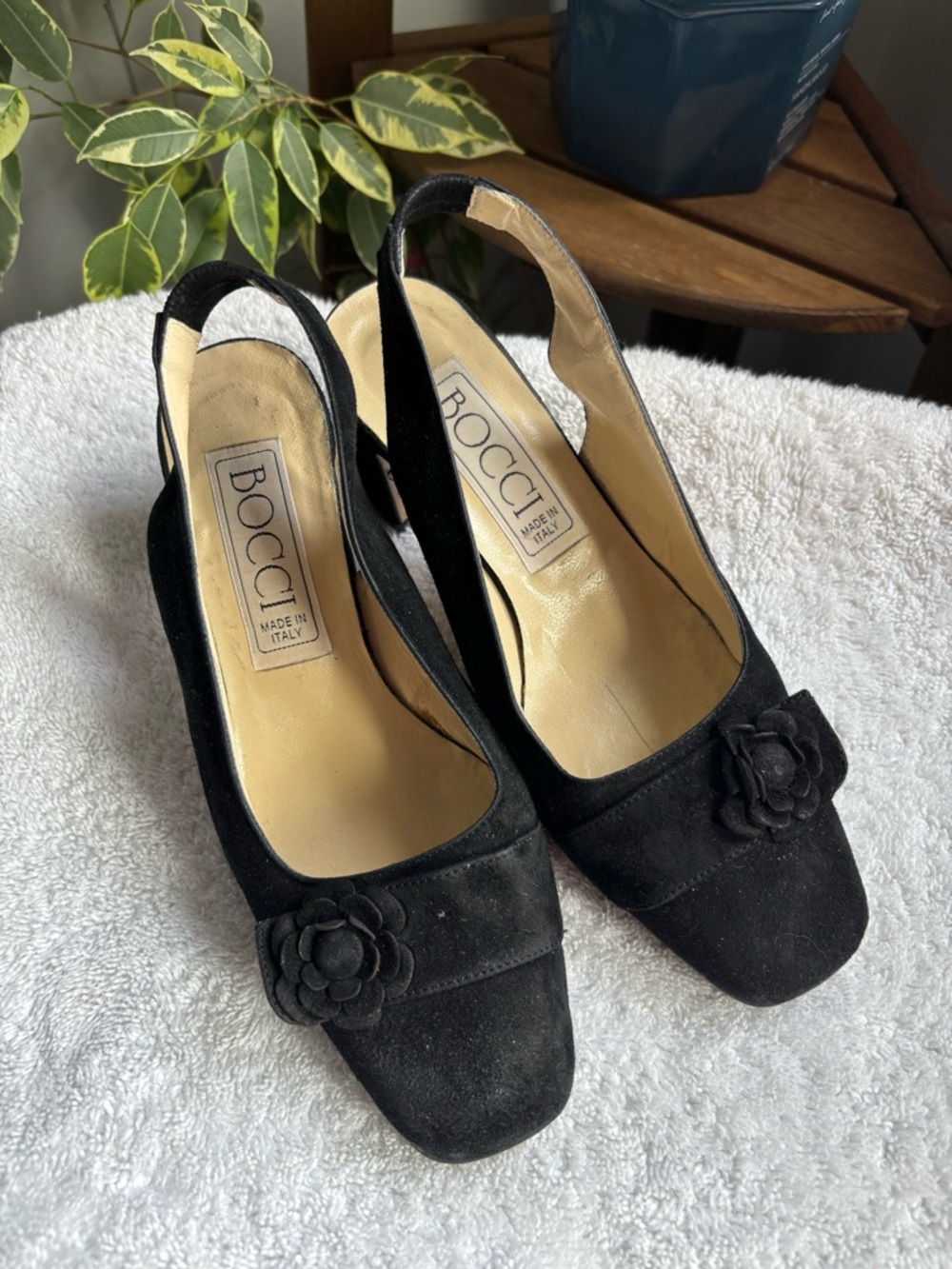 Vintage Bocci Italy Black Suede Slingback Heels Floral Rosette Detail Rare Size